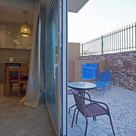 Semiramis Suites With Pool Каламата Екстер'єр фото
