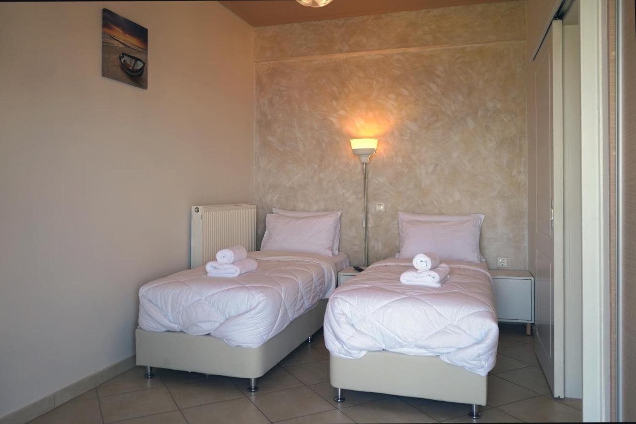 Semiramis Suites With Pool Каламата Екстер'єр фото