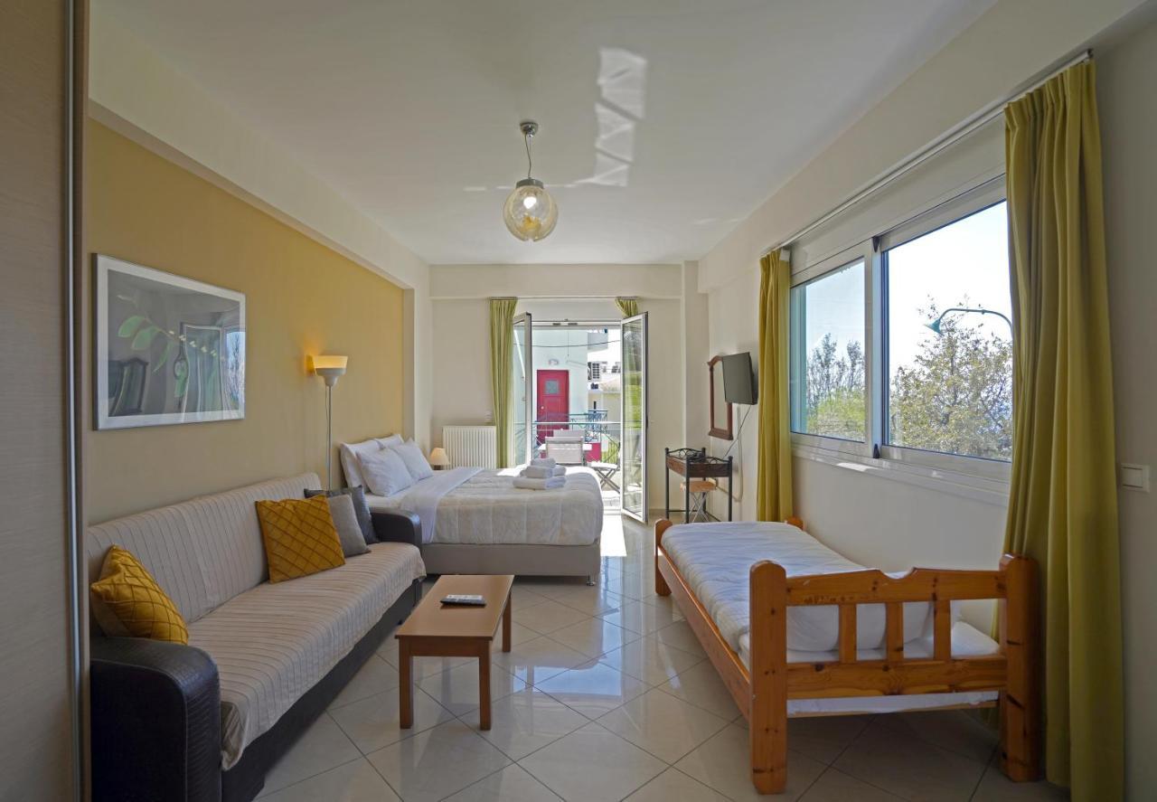 Semiramis Suites With Pool Каламата Екстер'єр фото