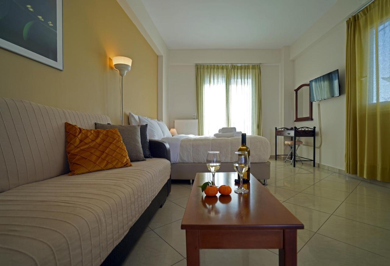 Semiramis Suites With Pool Каламата Екстер'єр фото