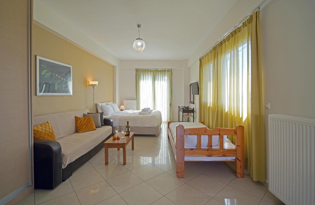 Semiramis Suites With Pool Каламата Екстер'єр фото