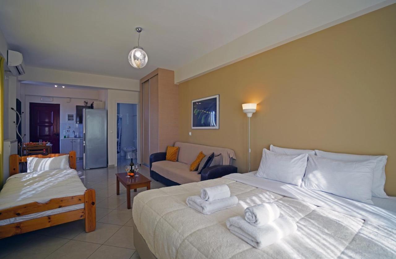 Semiramis Suites With Pool Каламата Екстер'єр фото