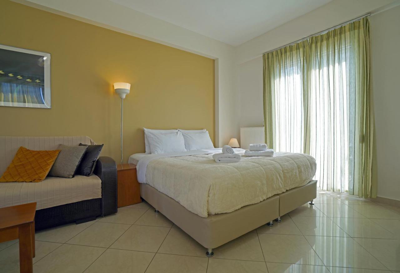 Semiramis Suites With Pool Каламата Екстер'єр фото