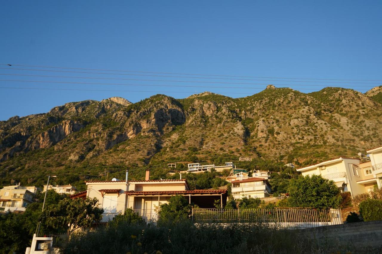 Semiramis Suites With Pool Каламата Екстер'єр фото