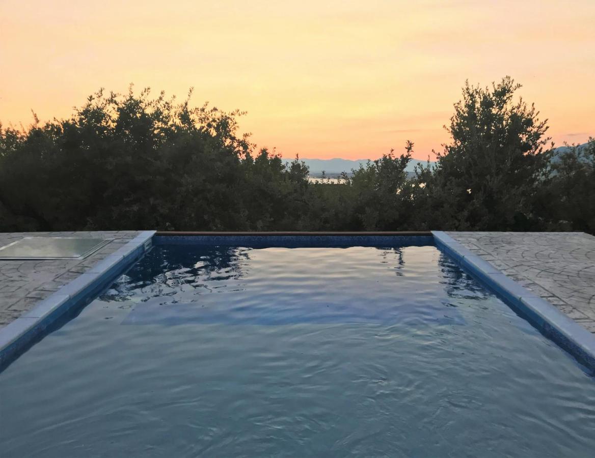 Semiramis Suites With Pool Каламата Екстер'єр фото
