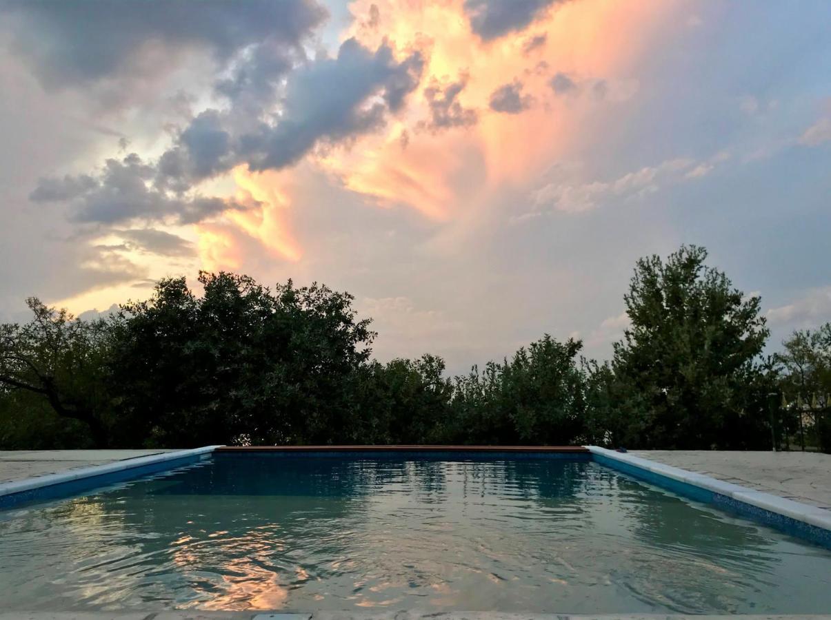 Semiramis Suites With Pool Каламата Екстер'єр фото