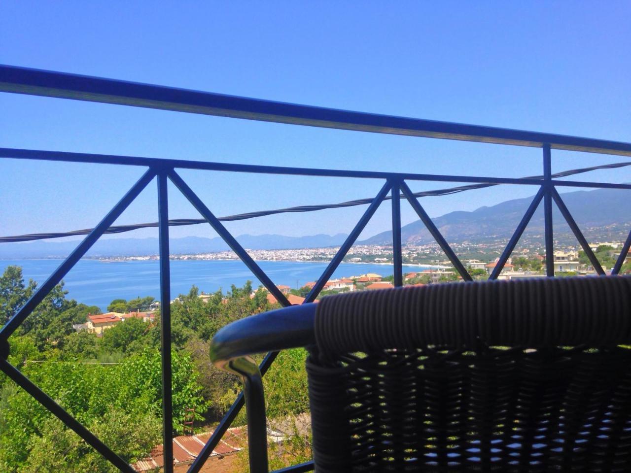 Semiramis Suites With Pool Каламата Екстер'єр фото