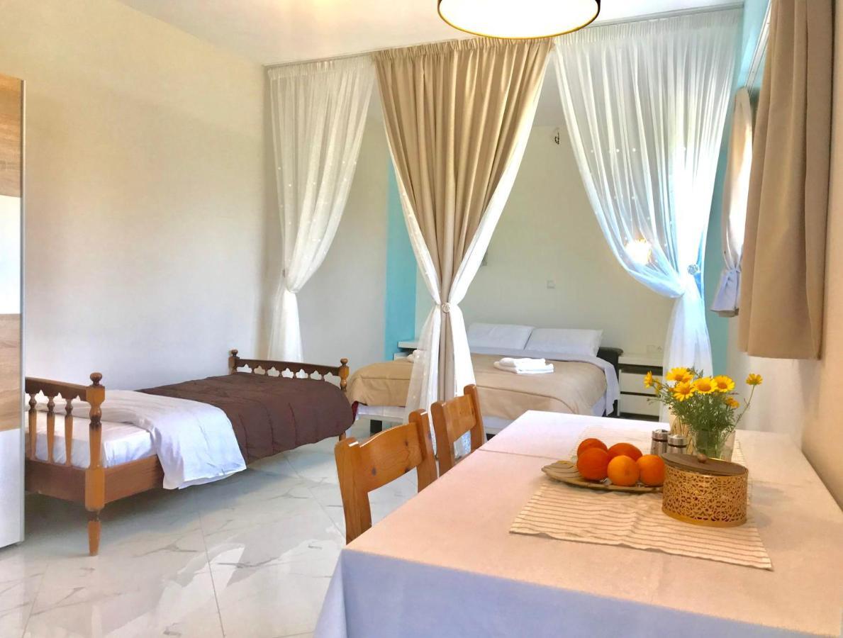 Semiramis Suites With Pool Каламата Екстер'єр фото